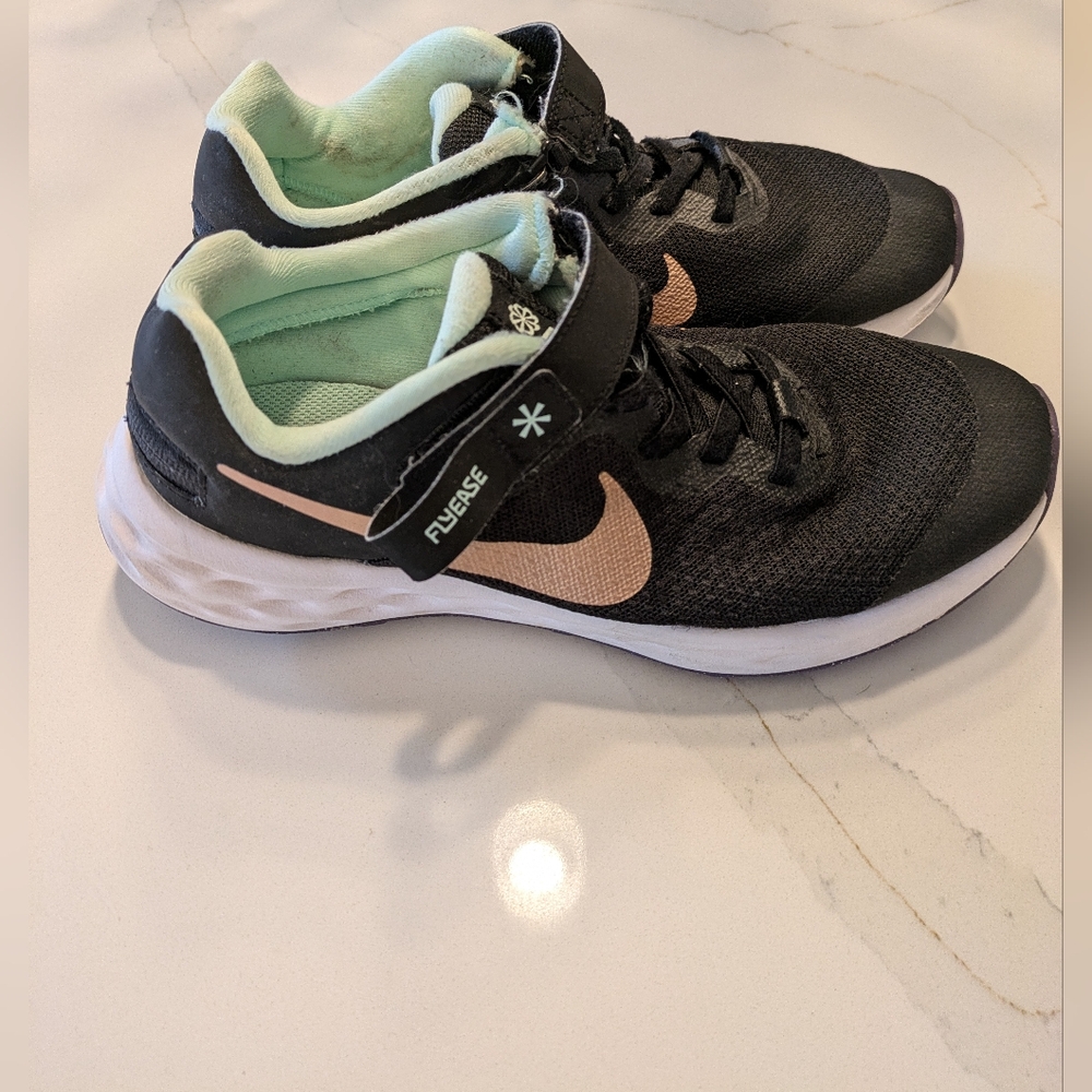 Nike Flyease Black and Gold 4.5Y